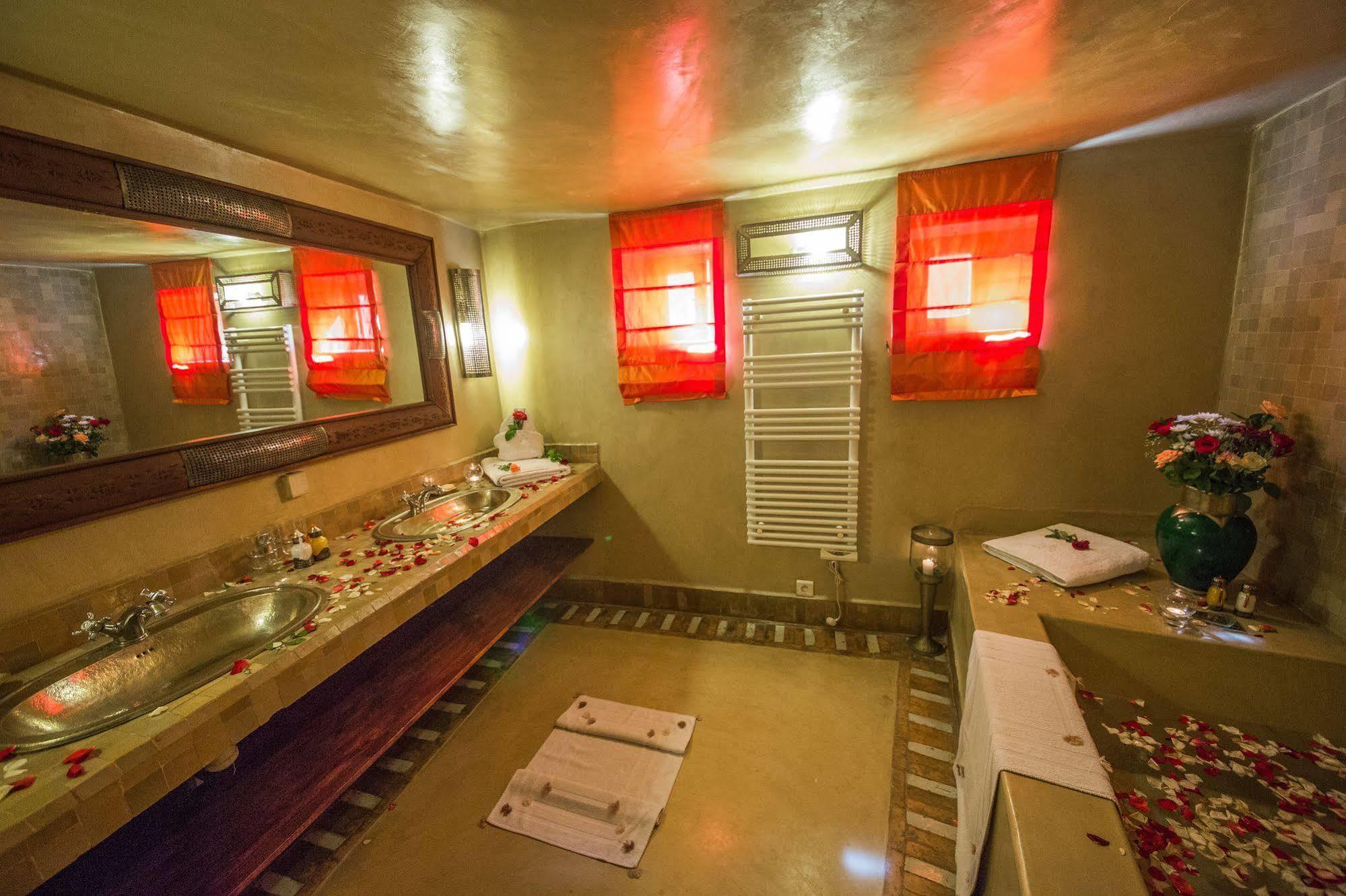Dar Victoria Hotell Fès Exteriör bild